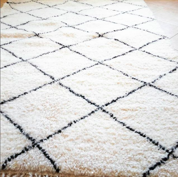 Beni Mini White Shag Rug with Black Diamond Pattern - 3'2 x 3'4