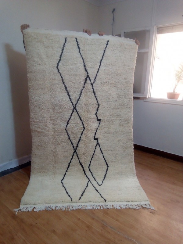 Moroccan Hand woven Rug - Berber Design - handmade with Wool