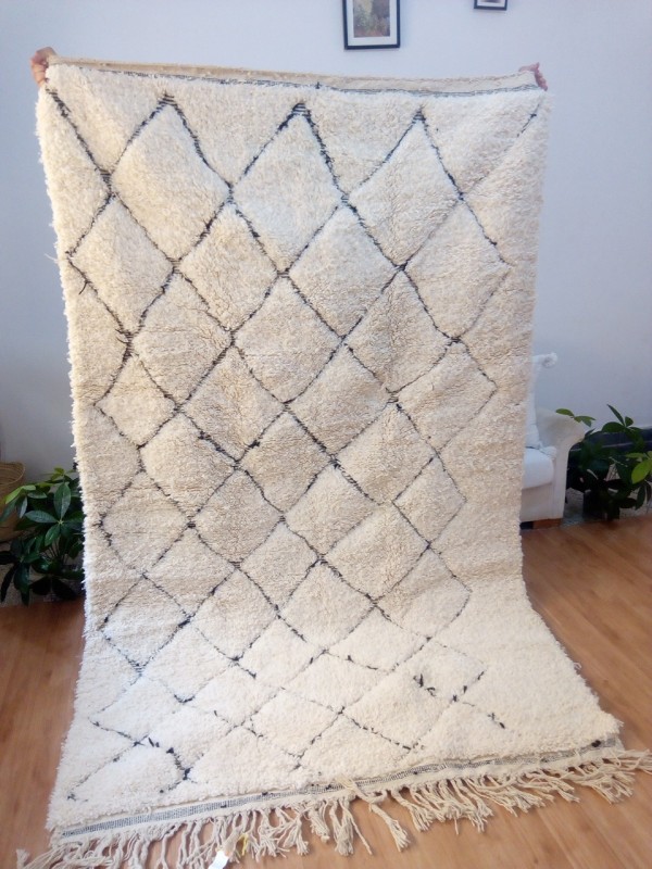 Moroccan Berber handmade Beni Ourain Tribal Rug Style  - Dimonds Design -  Wool -  close to 254 X 160cm