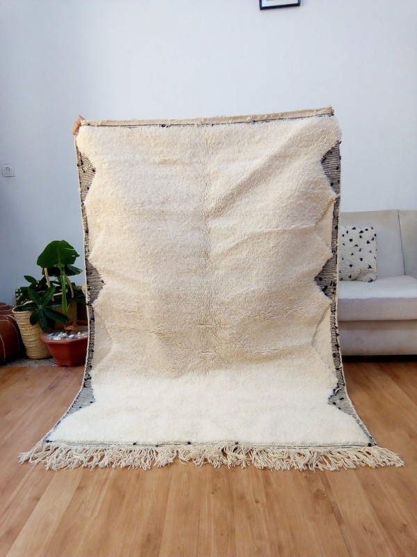 Beni Ourain Style  - Uni Color with Black Art Side Design- Nice Pile - Wool - 184 X 127cm