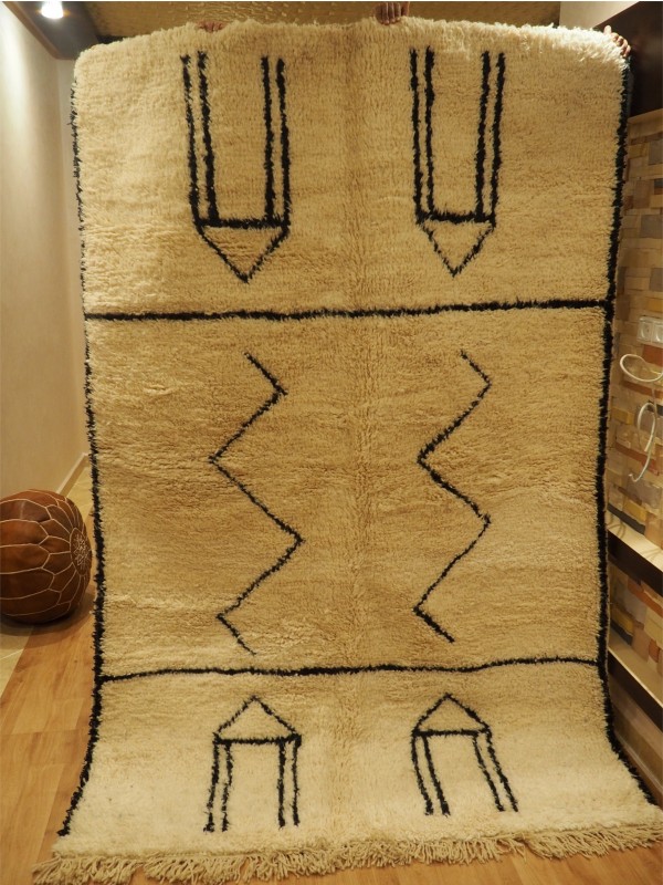 Handmade Azilal Beni Ourain Rug 250 X 160 cm