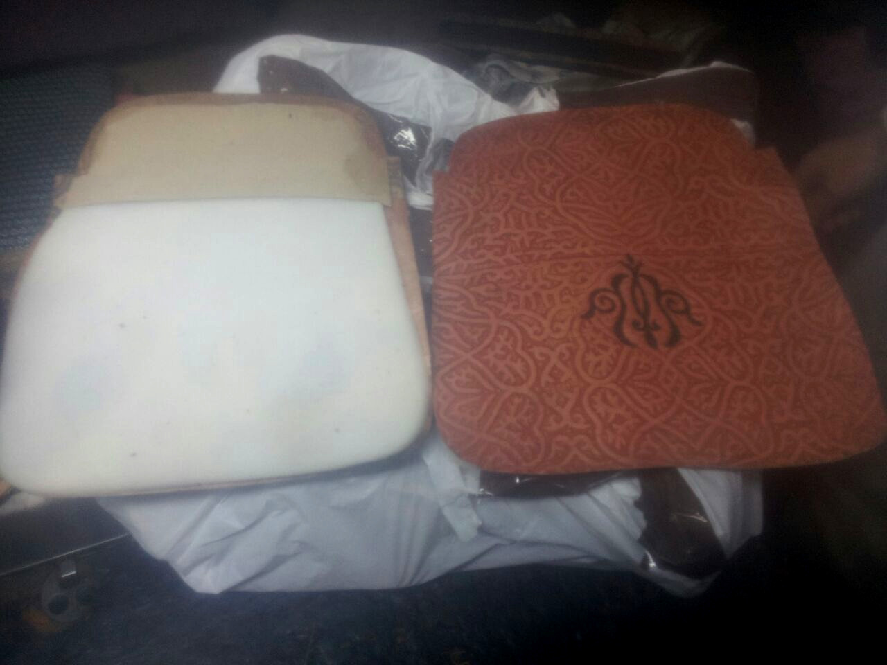 8 - The beginning of manual assembly using natural glue as a basic and industrial secondary Sponge is applied to the skin in some places like back, Cover the non-dyed side of the leather with different dresses